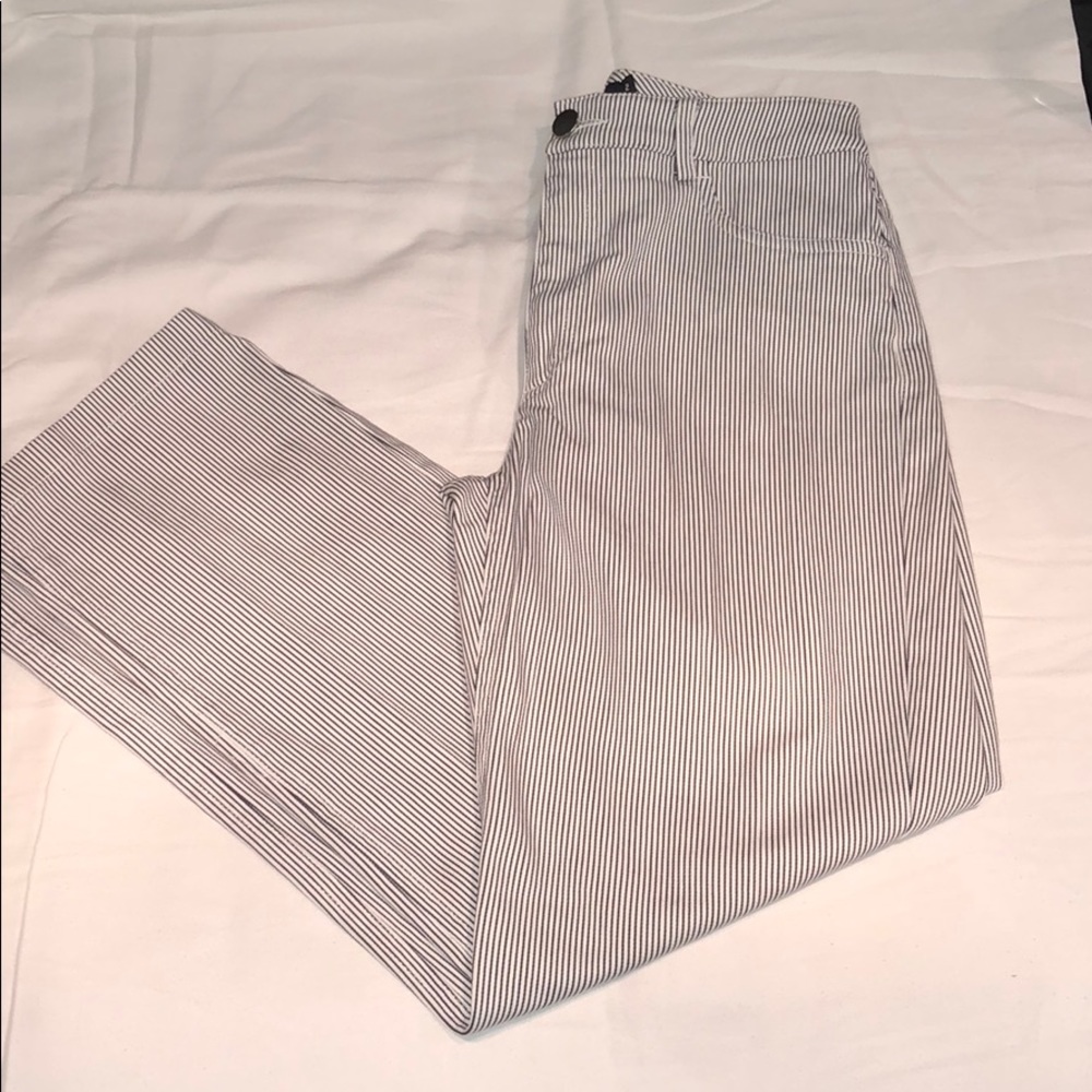 WOMYN BLACK & WHITE STRIPED PANTS